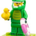 - LEGO Minifigurina seria 28: Crocodile Costume Fan