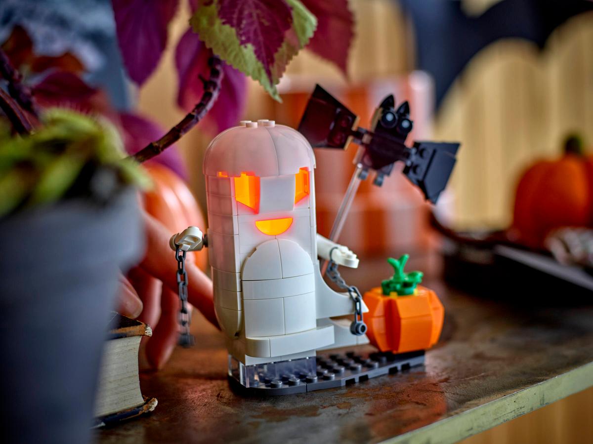 LEGO Seria de sărbători: Fantomă luminoasă - imagine 4