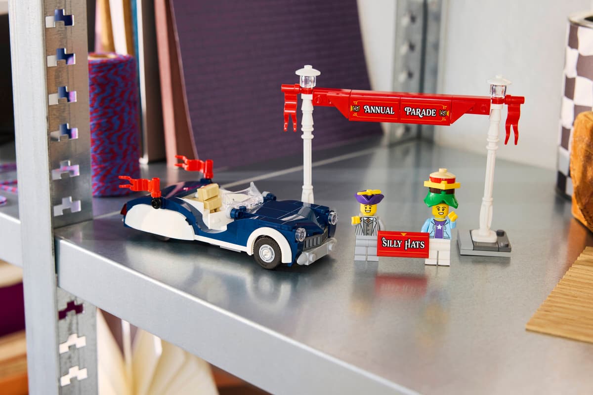 LEGO Mașină de epocă la paradă - imagine 2