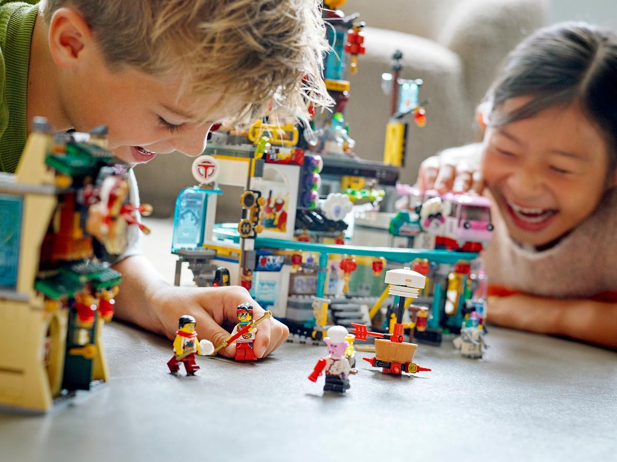 LEGO Orașul Lampioanelor - imagine 3