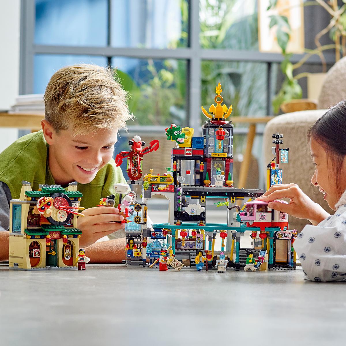 LEGO Orașul Lampioanelor - imagine 4